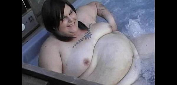  naked bbw in the pool